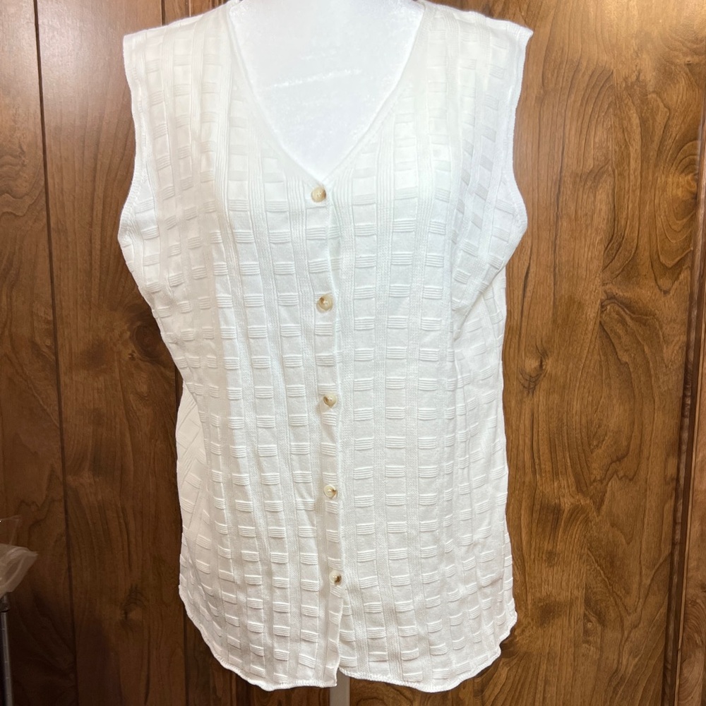 Chic Sleeveless White Button-Down Shirt